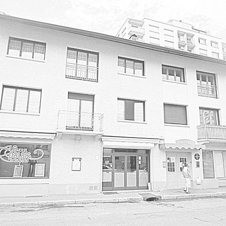 Hotel Cafe Du Palais โทนง-เลส์-แบงส์ ภายนอก รูปภาพ