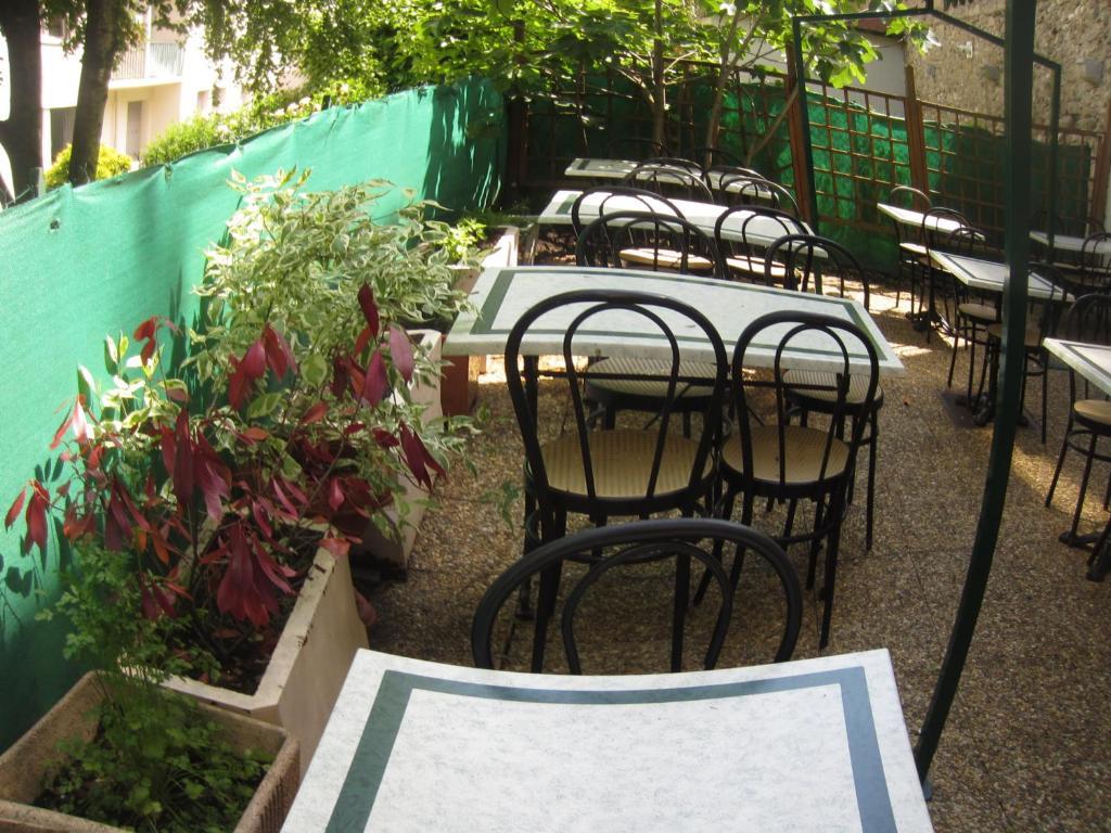 Hotel Cafe Du Palais โทนง-เลส์-แบงส์ ภายนอก รูปภาพ