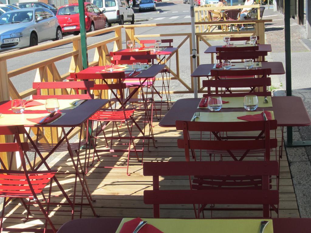 Hotel Cafe Du Palais โทนง-เลส์-แบงส์ ภายนอก รูปภาพ
